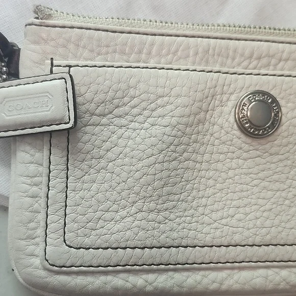 Coach Clutch/Wristlet with Dust bag - Picture 4 of 8